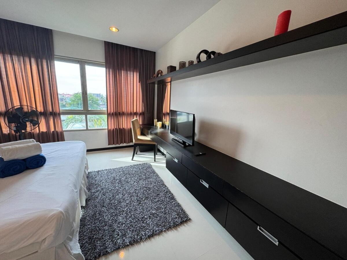 Modern 2-Bedroom Condo In Kamala Near The Beach Exterior photo